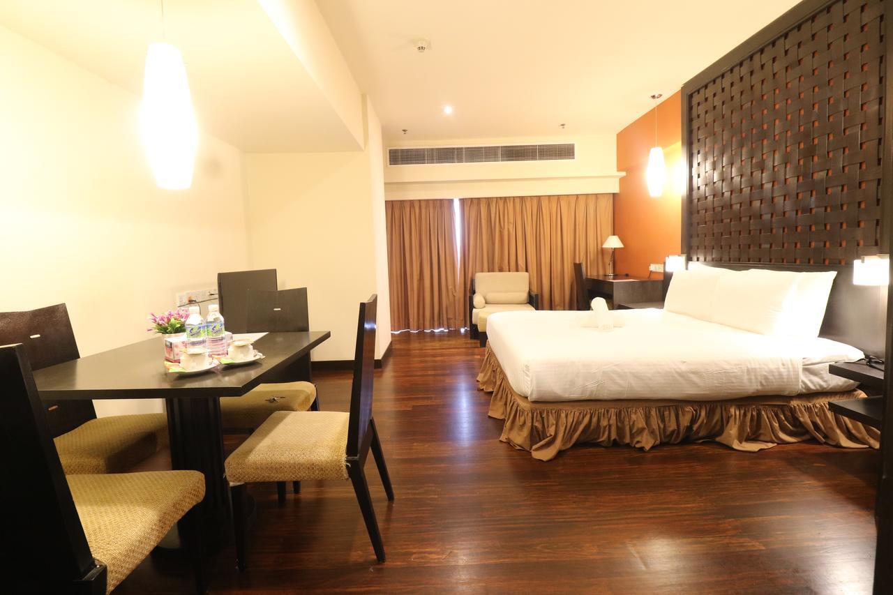 Millennium Suite At Pyramid Tower Petaling Jaya Buitenkant foto