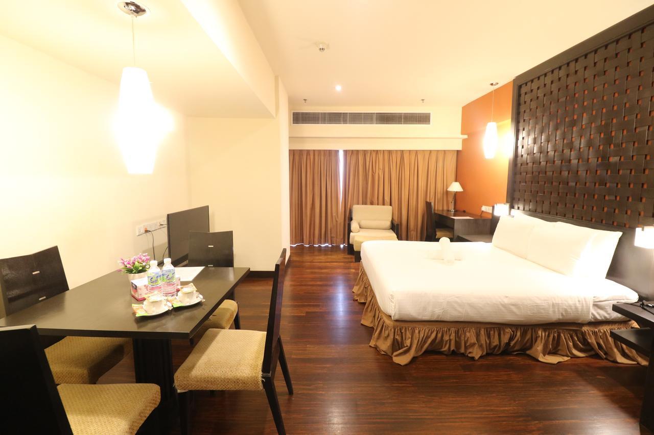 Millennium Suite At Pyramid Tower Petaling Jaya Buitenkant foto