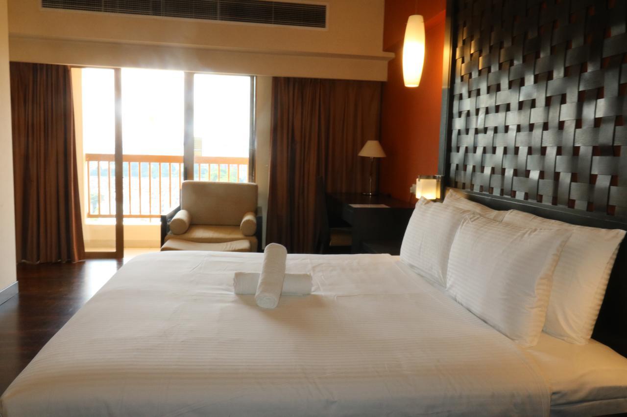 Millennium Suite At Pyramid Tower Petaling Jaya Buitenkant foto