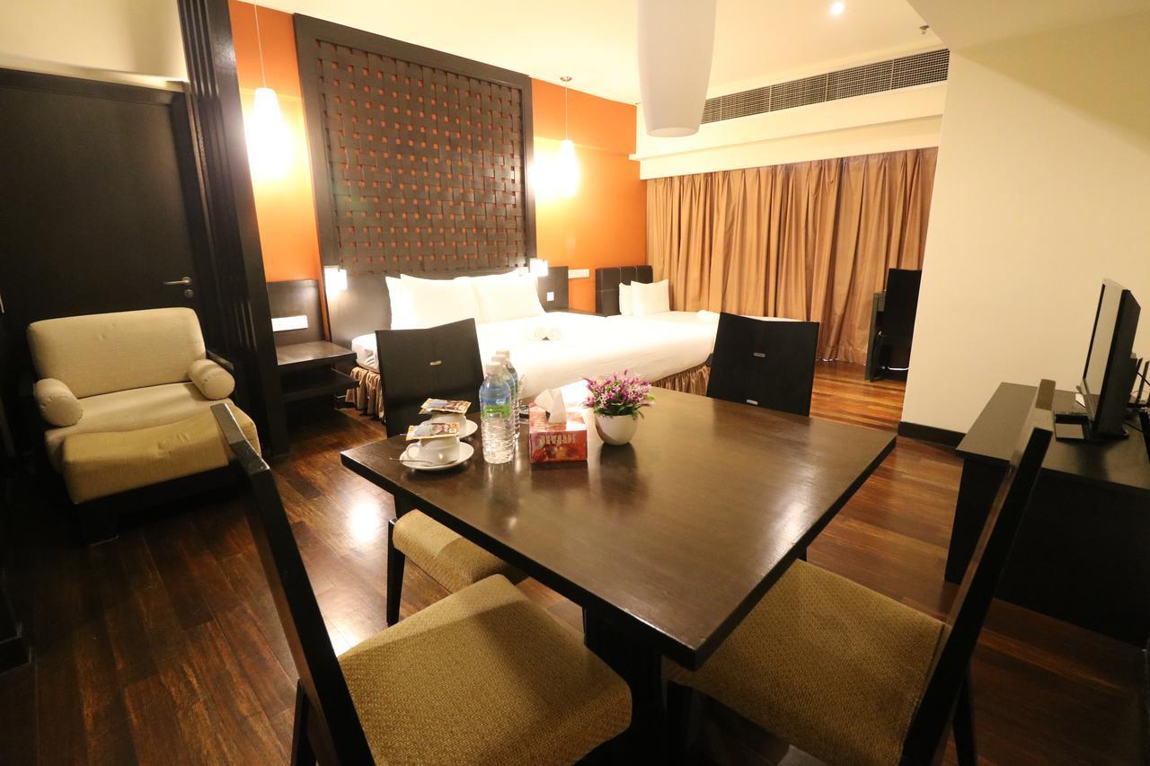 Millennium Suite At Pyramid Tower Petaling Jaya Buitenkant foto